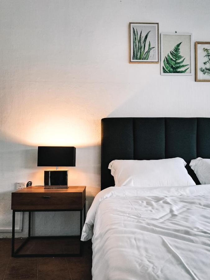 111 Hutton Lane Hostel Джорджтаун Экстерьер фото